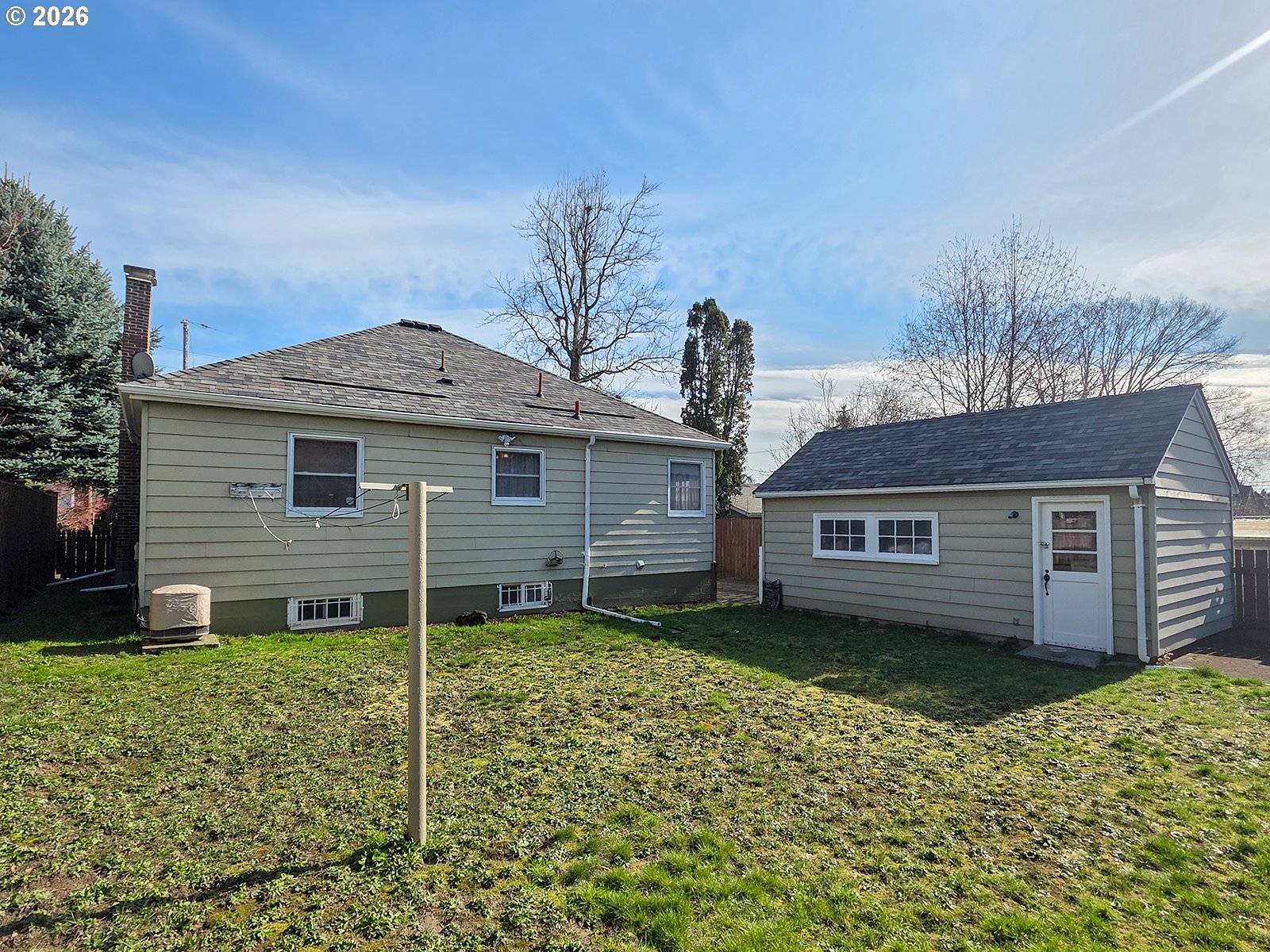 2359 Southeast 59th Avenue Portland, OR 97215 - Photo 4 of 38