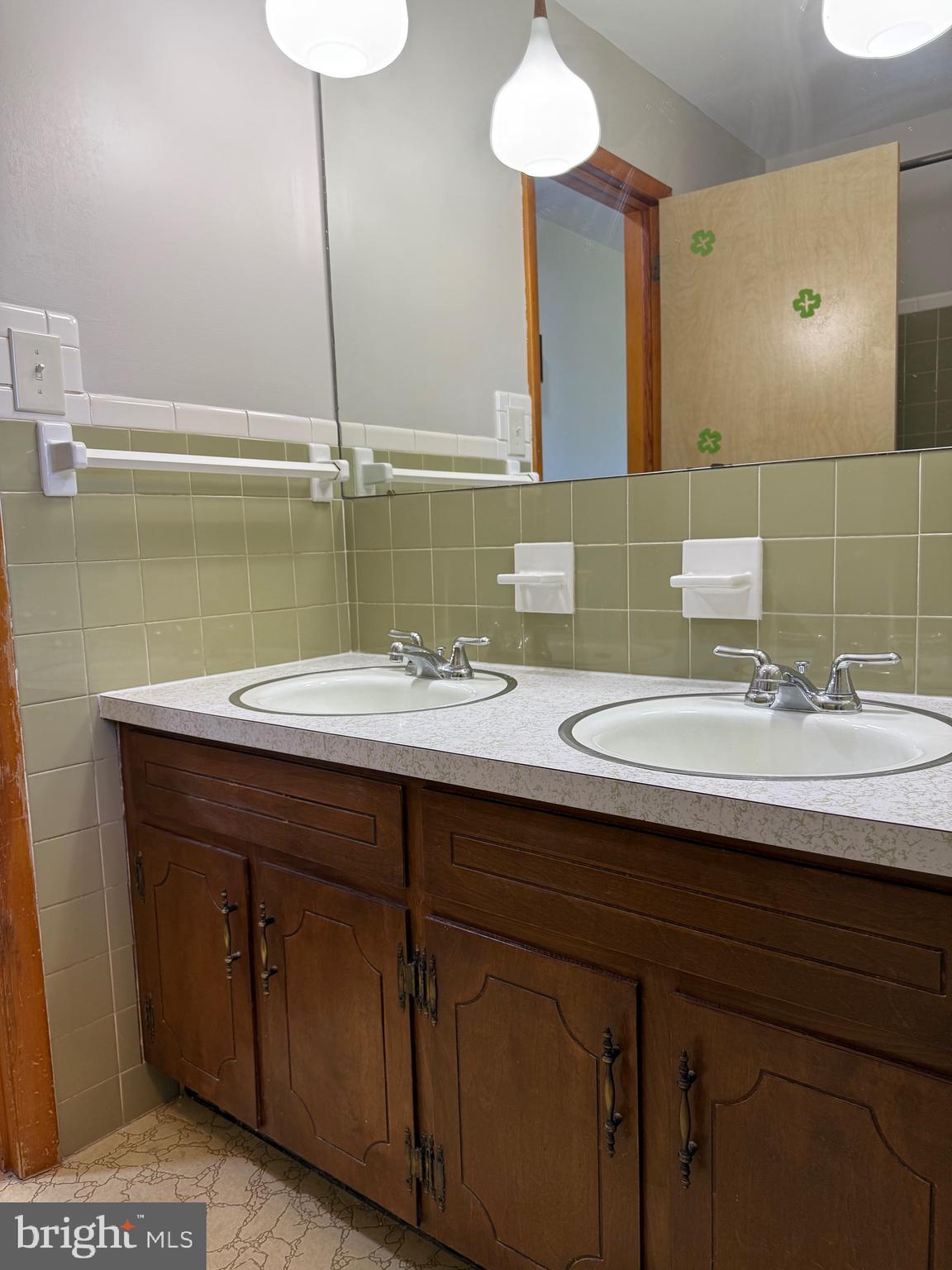 1423 Brechbill Road Chambersburg, PA 17202 - Photo 16 of 32 Bathroom