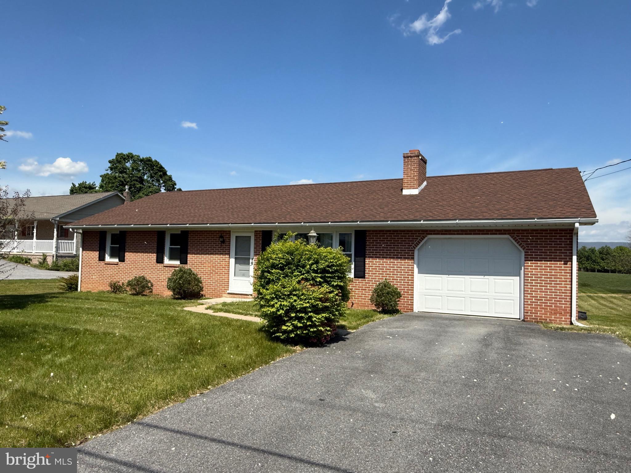 1423 Brechbill Road Chambersburg, PA 17202 - Photo 2 of 32 Front with Driveway