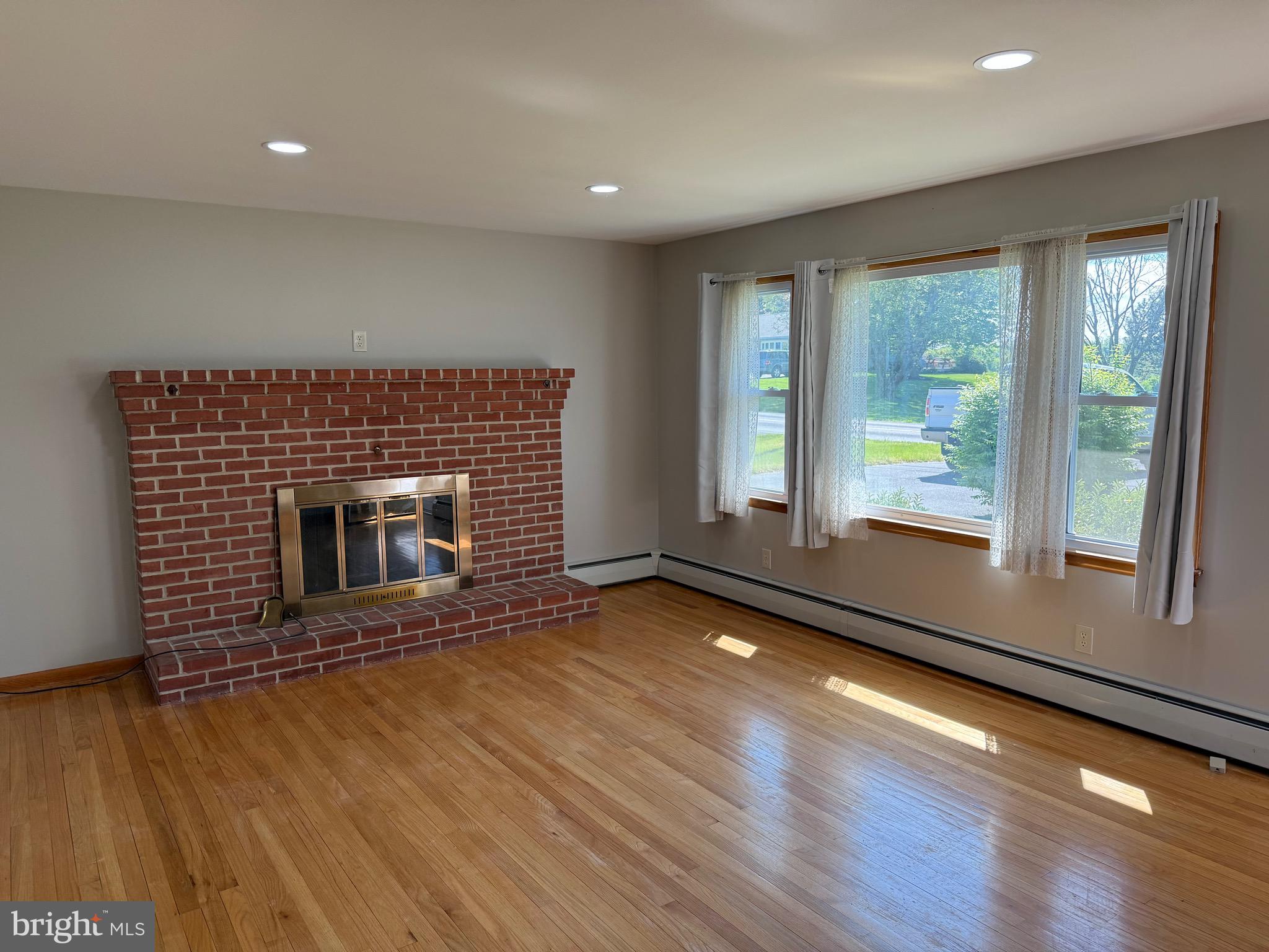 1423 Brechbill Road Chambersburg, PA 17202 - Photo 5 of 32 Family Room