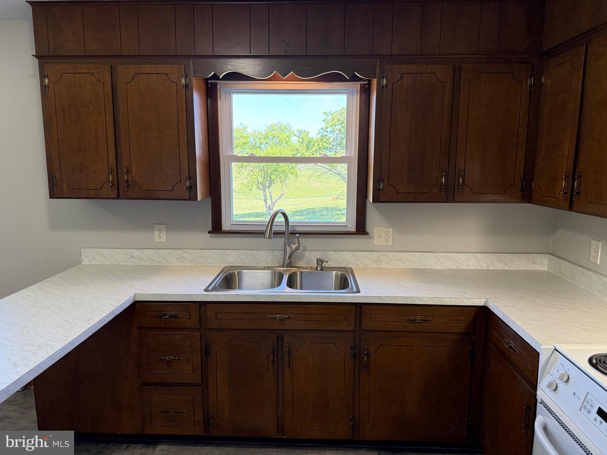 1423 Brechbill Road Chambersburg, PA 17202 - Photo 9 of 32 Kitchen