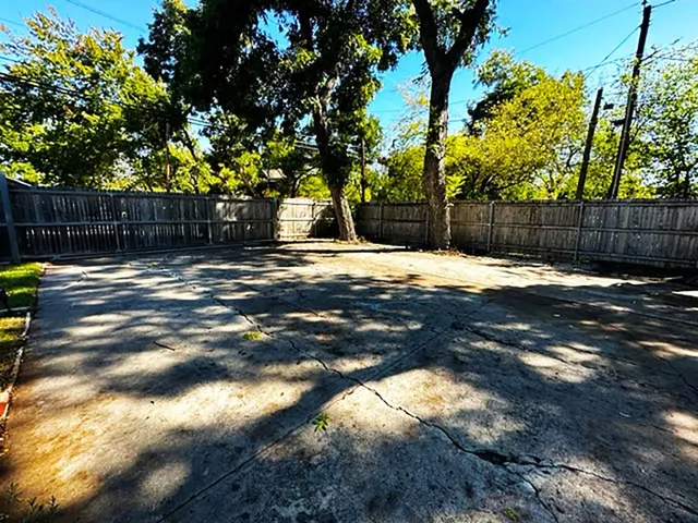 a view of a backyard of the house