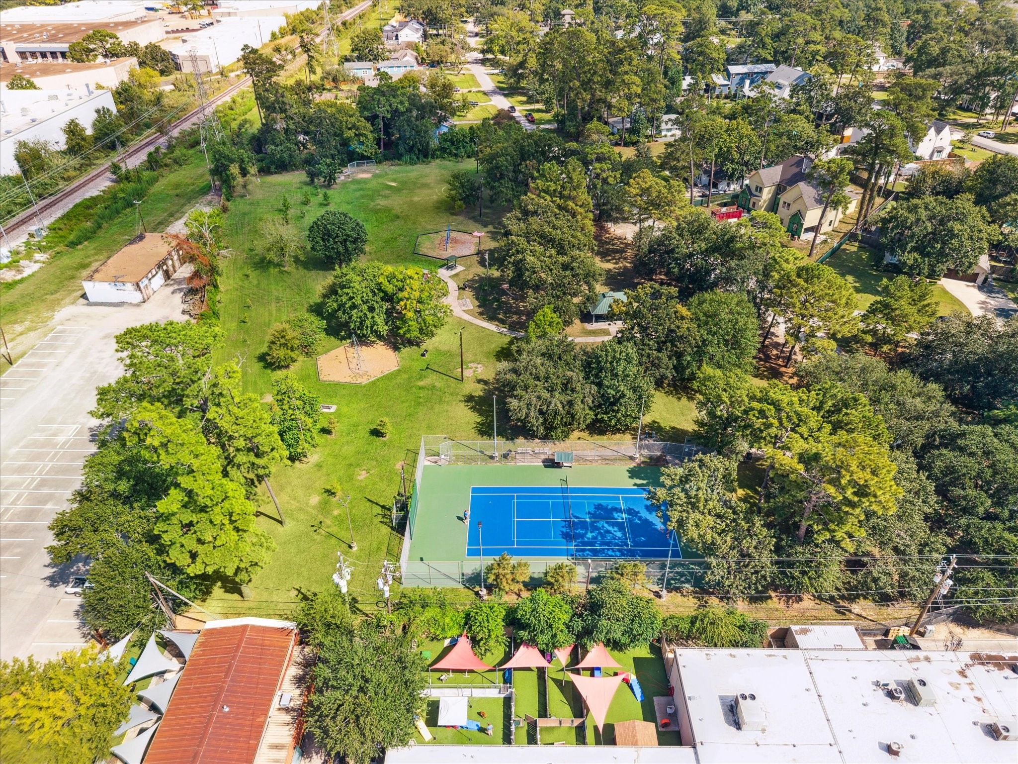 955 West 42nd Street Houston, TX 77018 - Photo 42 of 49 an aerial view of a residential houses