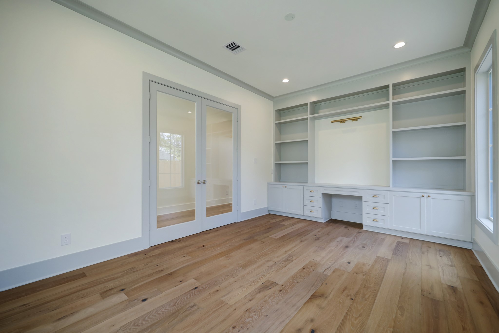 955 West 42nd Street Houston, TX 77018 - Photo 6 of 49 a view of empty room with wooden floor and window