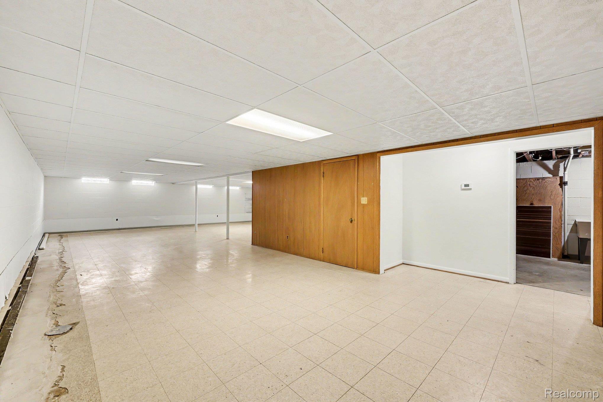3750 Beach Road Troy, MI 48084 - Photo 20 of 27 022_file_7991.jpg