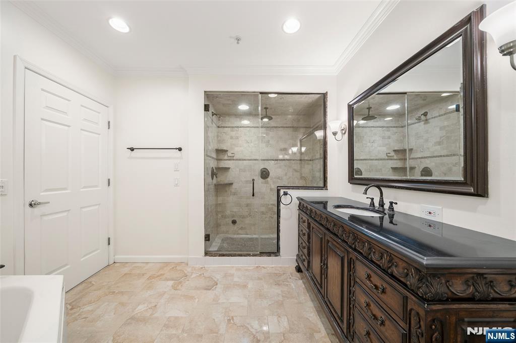 155 The Promenade Edgewater, NJ 07020 - Photo 17 of 26