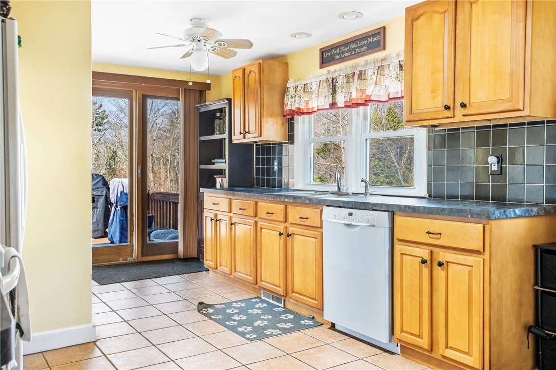 37 Westcott Road Scituate, RI 02857 - Photo 5 of 25