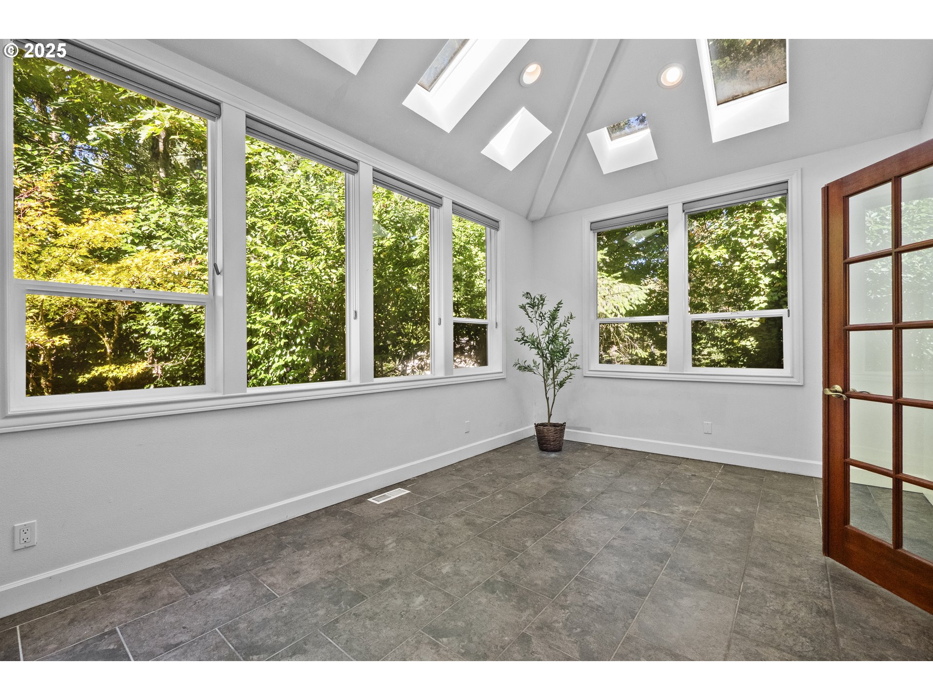 604 Southwest Arboretum Circle Portland, OR 97221 - Photo 19 of 40