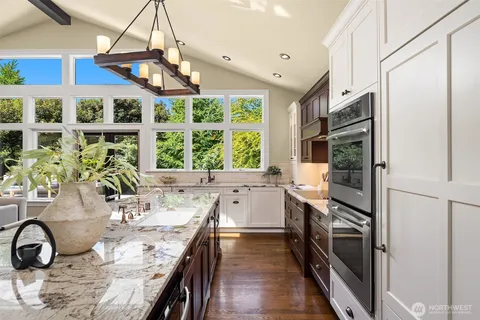 $2,500,000 | 3029 92nd Avenue Northeast, Clyde Hill, WA 98004