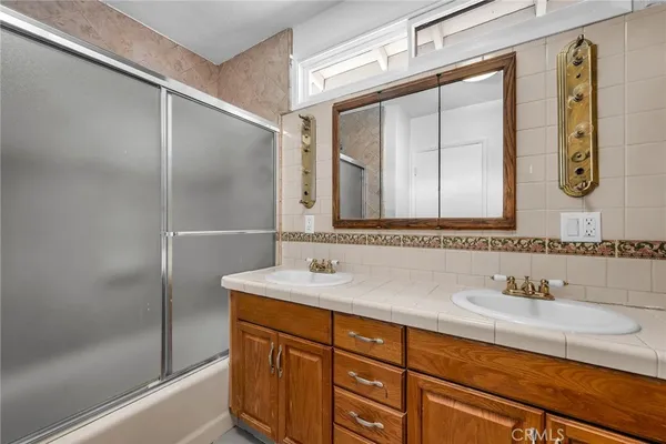 $4,600 | 6139 Tampa Avenue, Tarzana, CA 91335