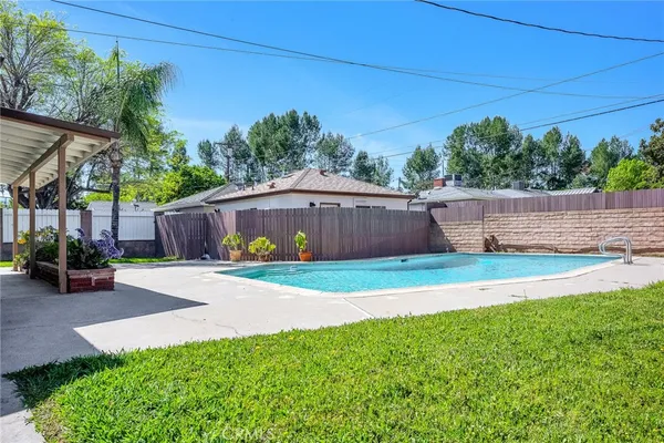 $4,600 | 6139 Tampa Avenue, Tarzana, CA 91335