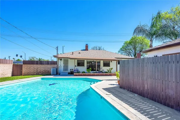 $4,600 | 6139 Tampa Avenue, Tarzana, CA 91335