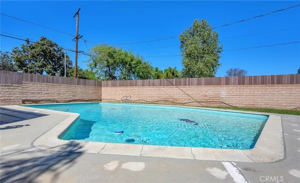 $4,600 | 6139 Tampa Avenue, Tarzana, CA 91335