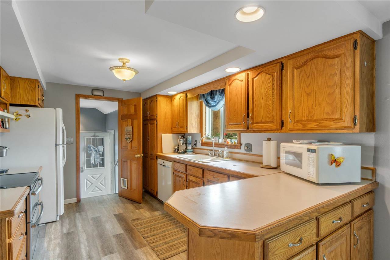 4062 East Pierson Road Flint, MI 48506 - Photo 13 of 39 50052708-12.JPG