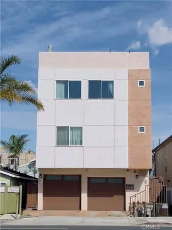 $1,288,000 | 16754 Pacific Coast Highway, Unit B, Sunset Beach, CA 90742