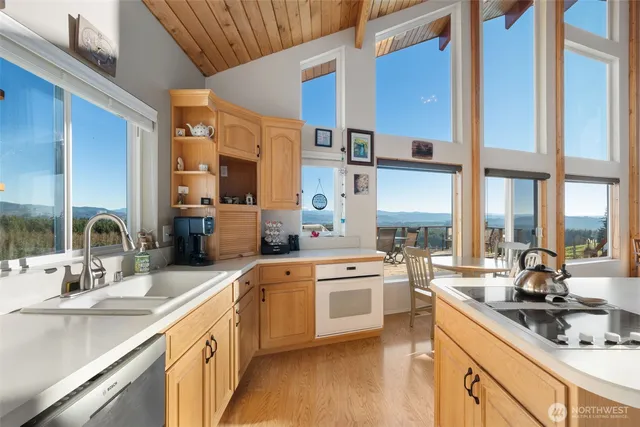 $799,900 | 997 Burnt Ridge Road, Onalaska, WA 98570