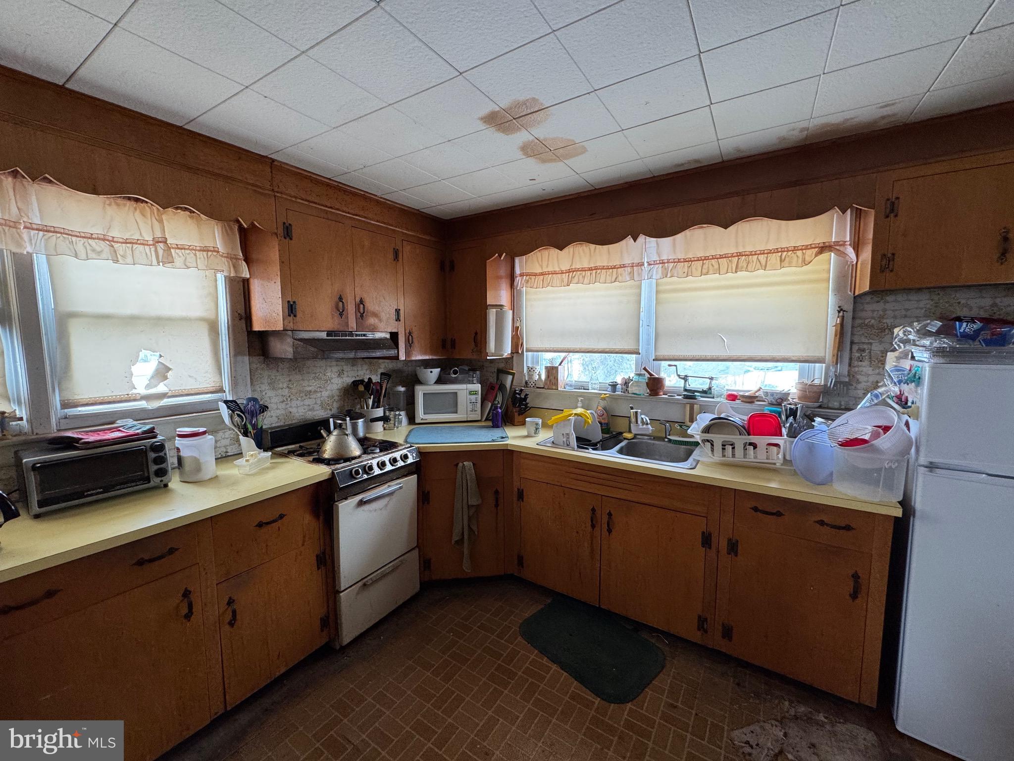 33 Morris Street Burlington, NJ 08016 - Photo 3 of 11 Kitchen