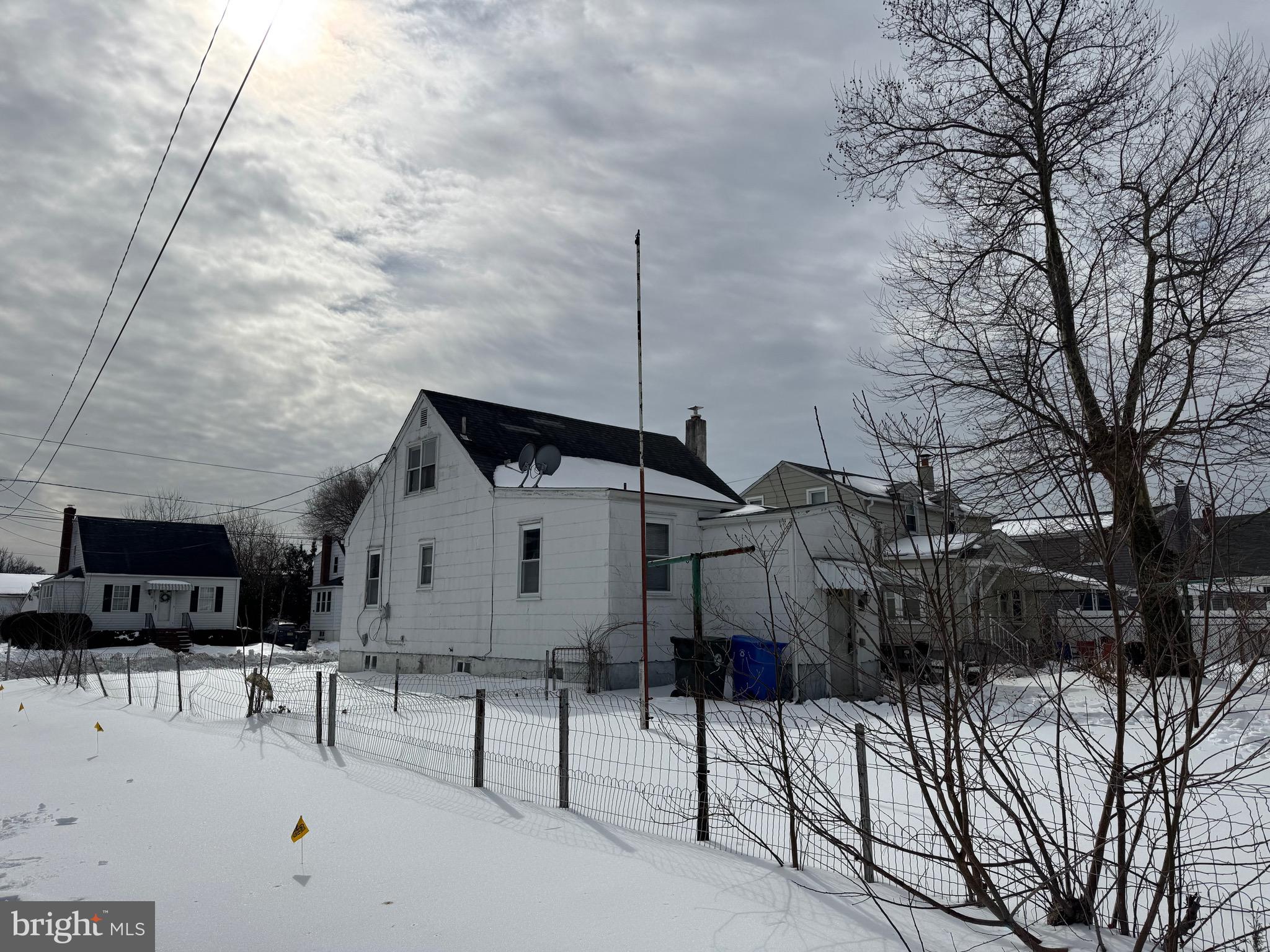 33 Morris Street Burlington, NJ 08016 - Photo 8 of 11 Side yard