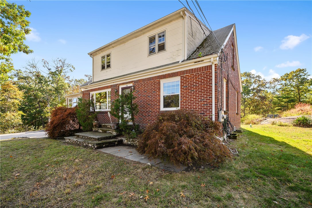 178 Old County Road Smithfield, RI 02917 - Photo 2 of 32