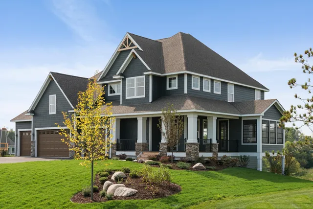 $1,175,000 | 725 Crest Curve, Hudson, WI 54016