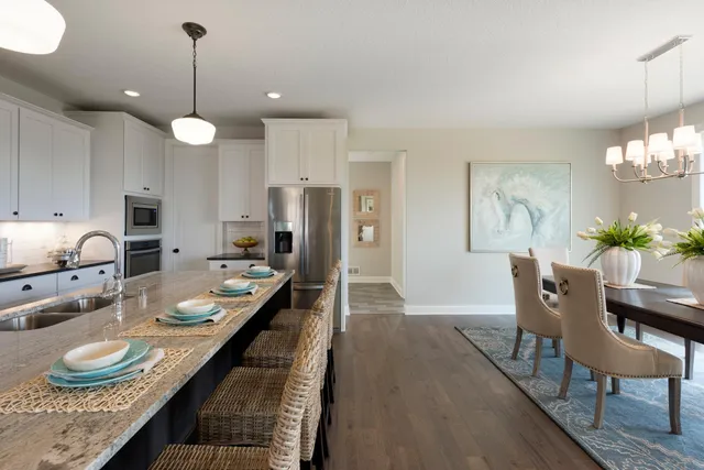 $1,175,000 | 725 Crest Curve, Hudson, WI 54016