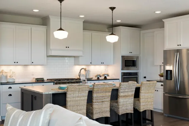 $1,175,000 | 725 Crest Curve, Hudson, WI 54016