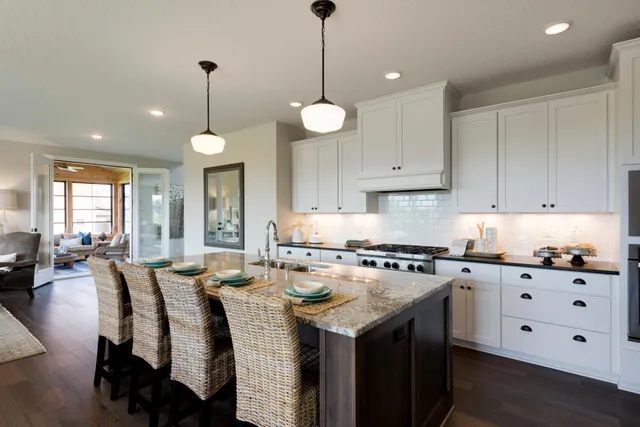 $1,175,000 | 725 Crest Curve, Hudson, WI 54016