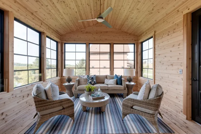 $1,175,000 | 725 Crest Curve, Hudson, WI 54016