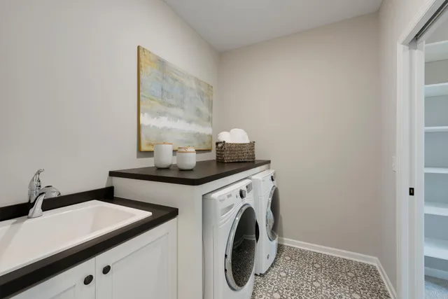 $1,175,000 | 725 Crest Curve, Hudson, WI 54016