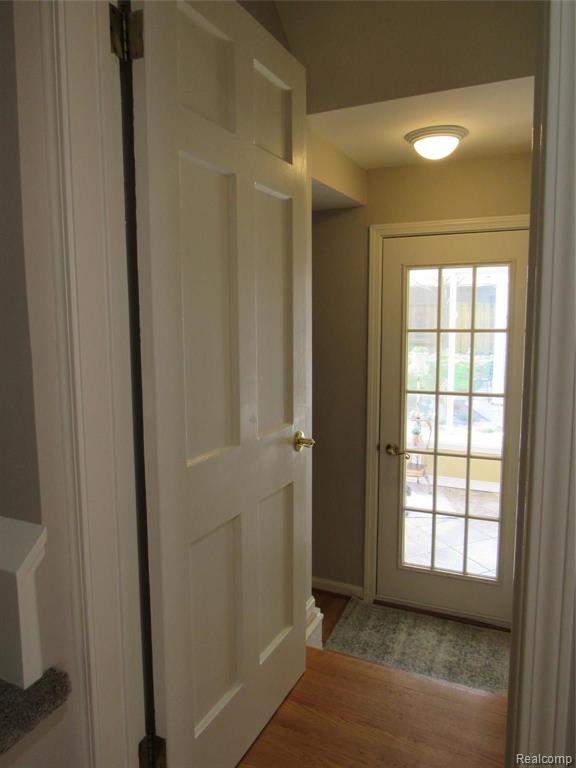 1635 Fairholme Road Grosse Pointe Woods, MI 48236 - Photo 17 of 42