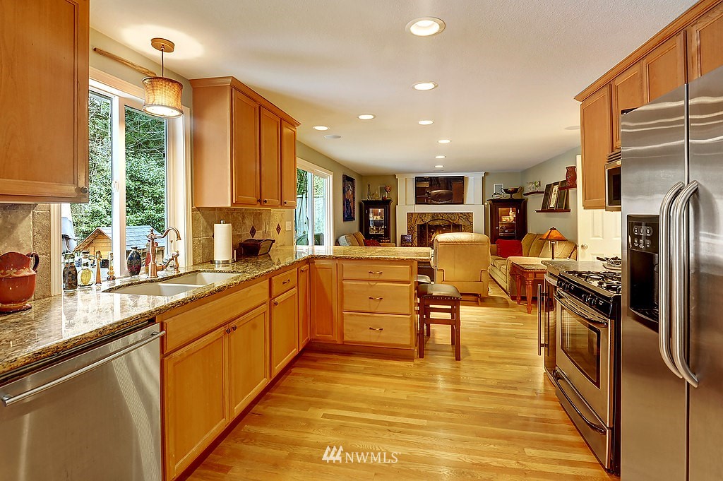 13808 Southeast 141st Street Renton, WA 98059 - Photo 7 of 17