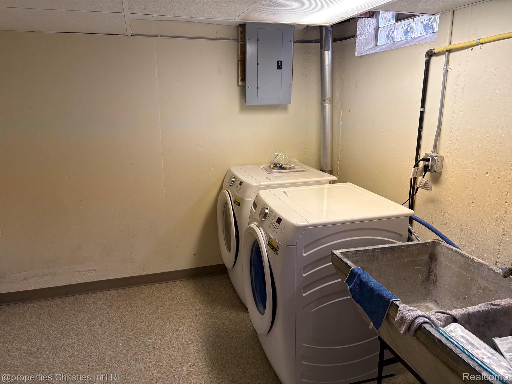 17330 Beverly Road Franklin, MI 48025 - Photo 22 of 24 Laundry area with electric panel and washing machine and clothes dryer