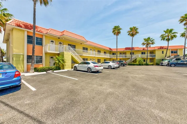 $4,000 | 4103 Gulf Boulevard, Unit 205, St. Pete Beach, FL 33706