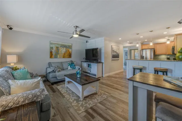 $4,000 | 4103 Gulf Boulevard, Unit 205, St. Pete Beach, FL 33706