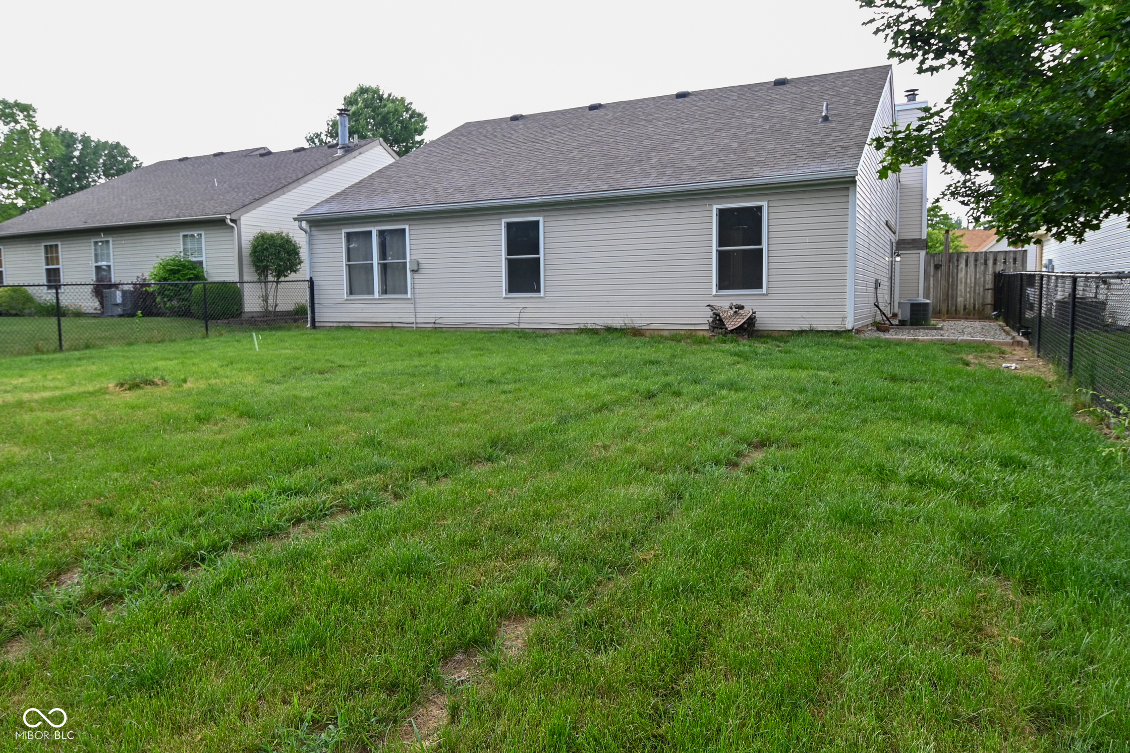 347 Lake Ridge Lane Greenwood, IN 46142 - Photo 36 of 39