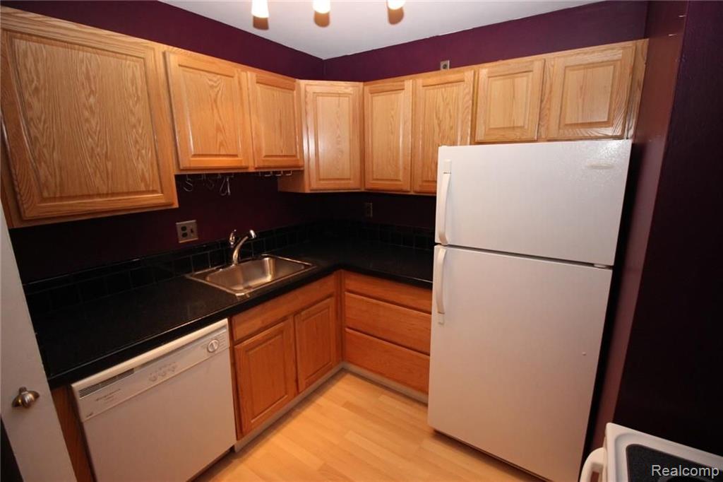 4909 Crooks Road, Unit D Royal Oak, MI 48073 - Photo 8 of 14