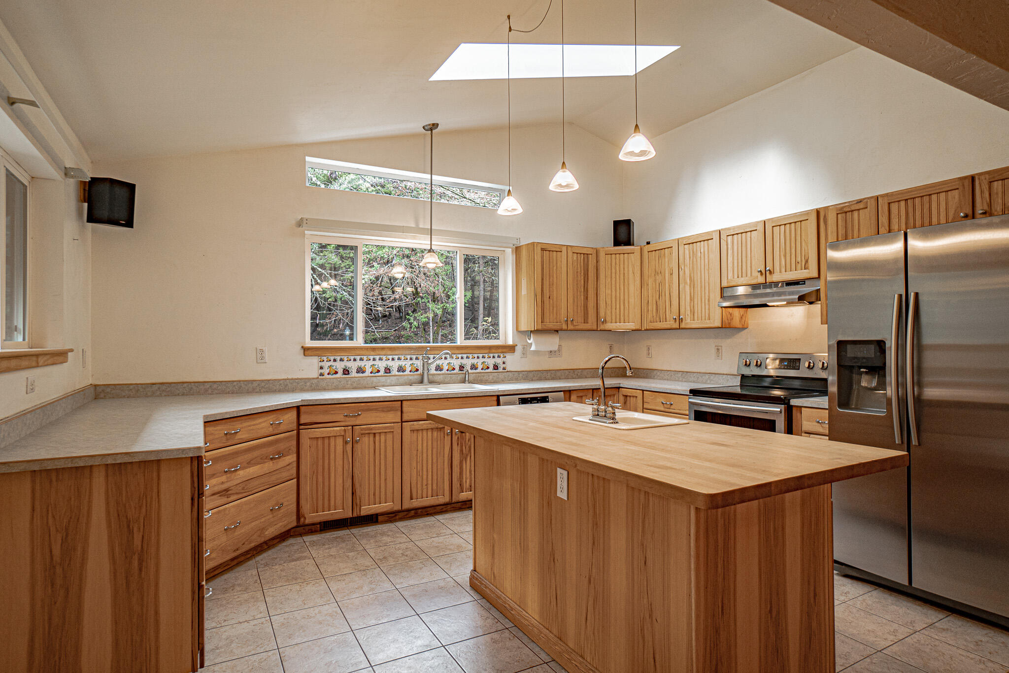2728 Anderson Creek Road Talent, OR 97540 - Photo 8 of 45 a kitchen with stainless steel appliances a sink stove and refrigerator