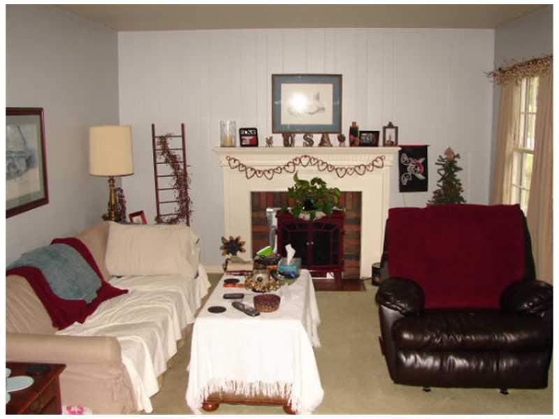 1123 Old Princeton Road New Castle, PA 16101 - Photo 2 of 9 Living Room.