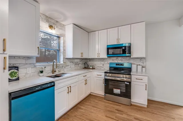 $359,990 | 624 Forest Lane, Hurst, TX 76053