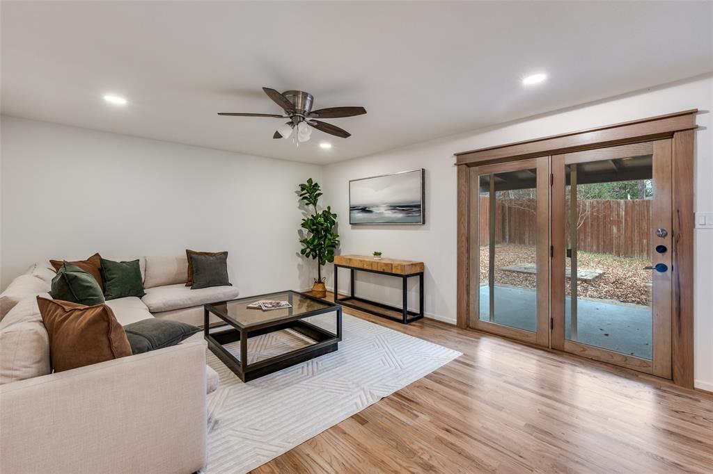 624 Forest Lane Hurst, TX 76053 - Photo 14 of 25 Living room with ceiling fan, light wood-type flooring, and recessed lighting