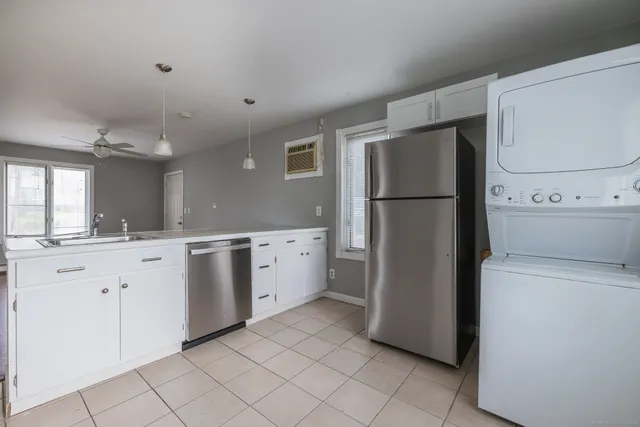 $2,700 | 610 Tunxis Hill Road, Unit 2, Fairfield, CT 06825