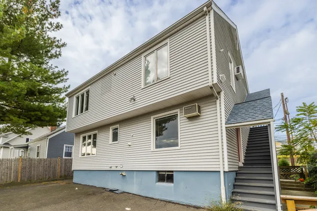 $2,700 | 610 Tunxis Hill Road, Unit 2, Fairfield, CT 06825