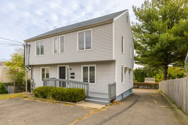 $2,700 | 610 Tunxis Hill Road, Unit 2, Fairfield, CT 06825