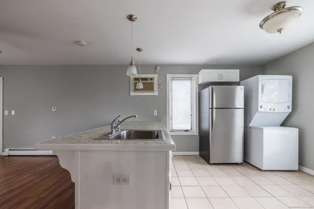 $2,700 | 610 Tunxis Hill Road, Unit 2, Fairfield, CT 06825