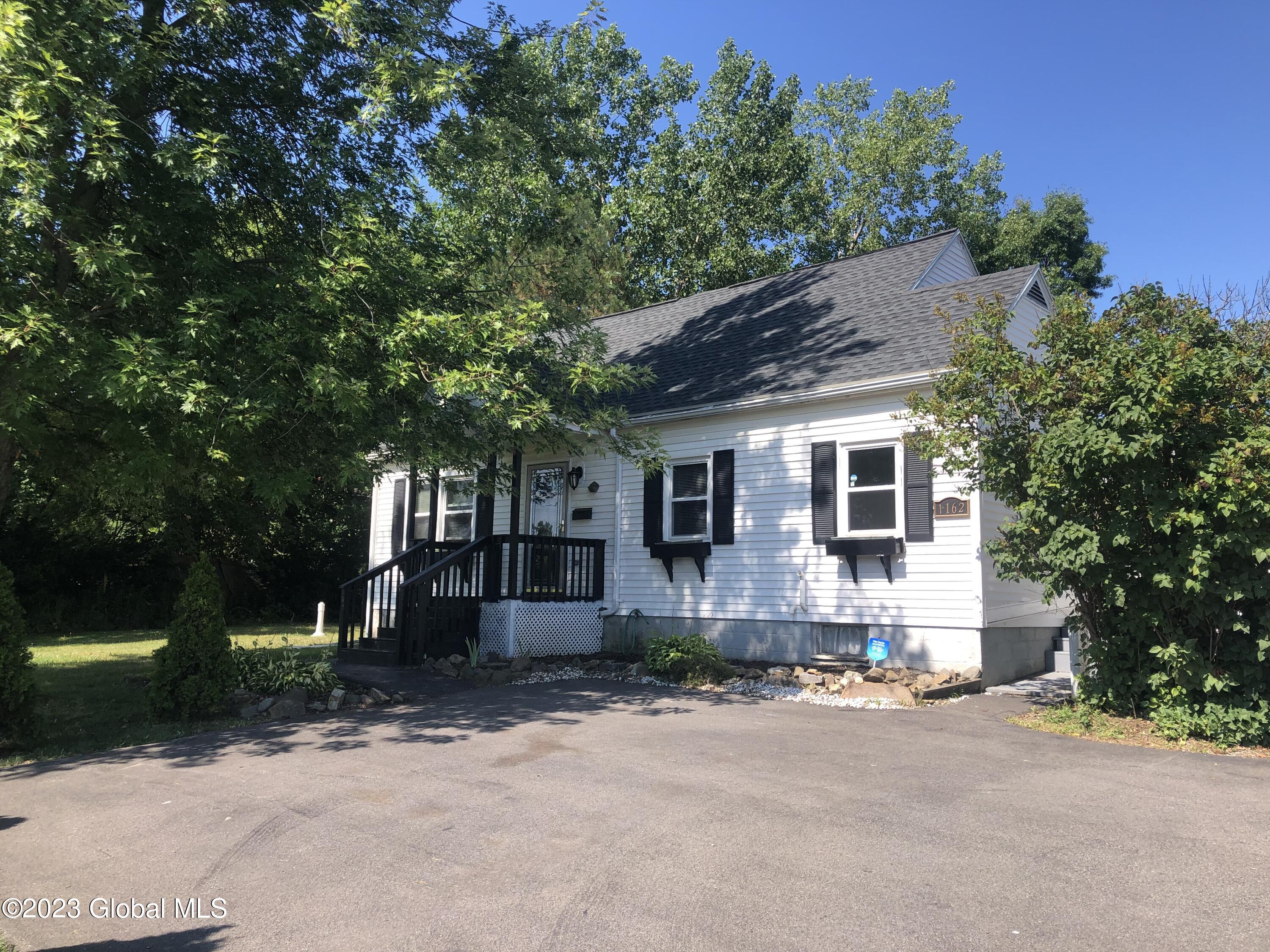 1162 Loudon Road Cohoes, NY 12047 - Photo 2 of 34 IMG_2675