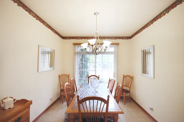 $304,900 | 226 West Park Avenue, Unit A, Sugar Grove, IL 60554