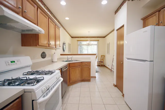 $304,900 | 226 West Park Avenue, Unit A, Sugar Grove, IL 60554