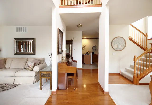 $304,900 | 226 West Park Avenue, Unit A, Sugar Grove, IL 60554