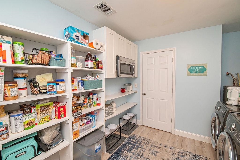 436 Orchis Road St. Augustine, FL 32086 - Photo 22 of 39 a room with a book shelf and a book shelf