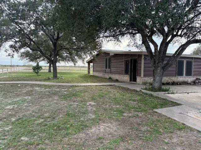 $1,300 | 215 County Road 227, Orange Grove, TX 78372